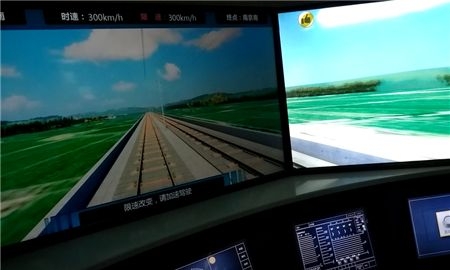 扬州科技馆开高铁体验，当高铁驾驶员